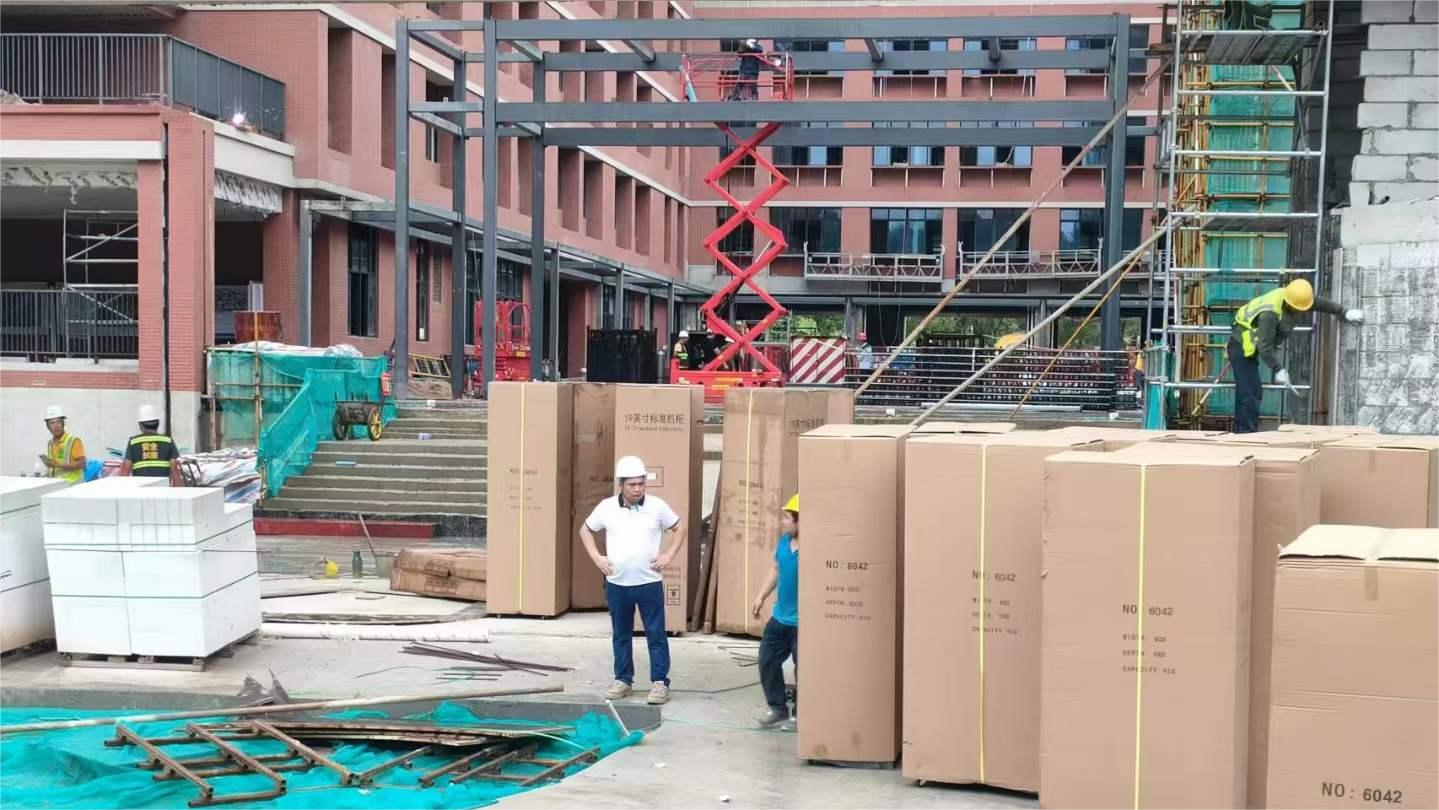 助力大鵬中學(xué)建設(shè)項目--精致機(jī)柜為大鵬中學(xué)供貨